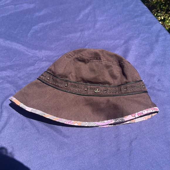Prana Reversible Bucket hat brown metal logo to pink Floral pattern inner OS - Picture 2 of 8